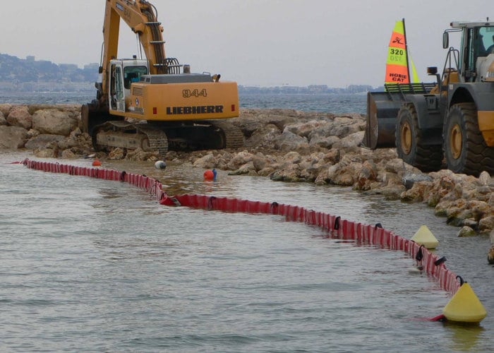 Barrage-de-Travaux-Maritime-Antipollution-BTM-1